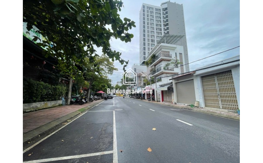 Bán nhà 3 tầng mặt tiền Phan Chu Trinh – trung tâm Nha Trang, đối diện D’Qua, cách biển 500m